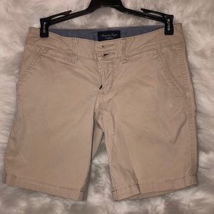 American Eagle Khaki Bermuda’s
